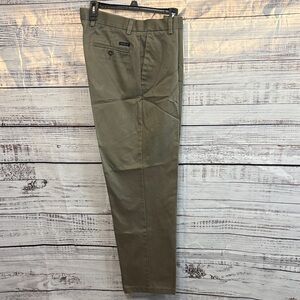 Men's Dockers Classic Fit- 34x32 -Khakis